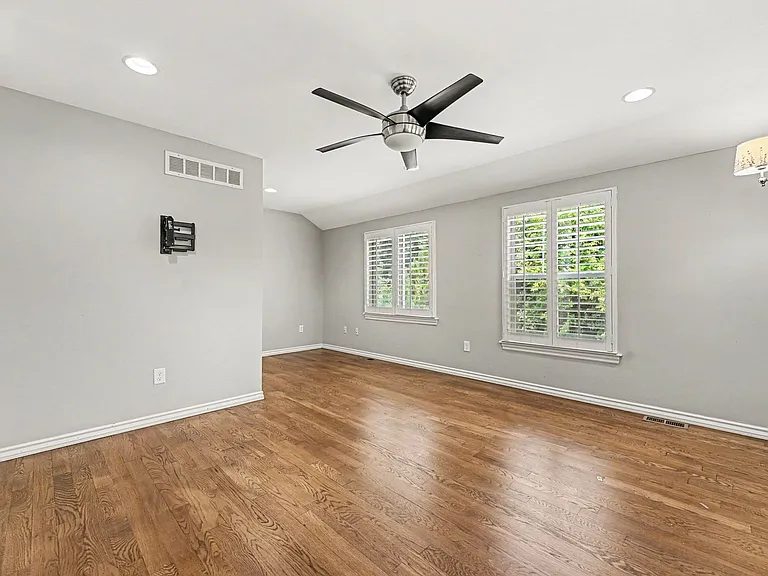 746 N Monaco Pkwy — Photo 17