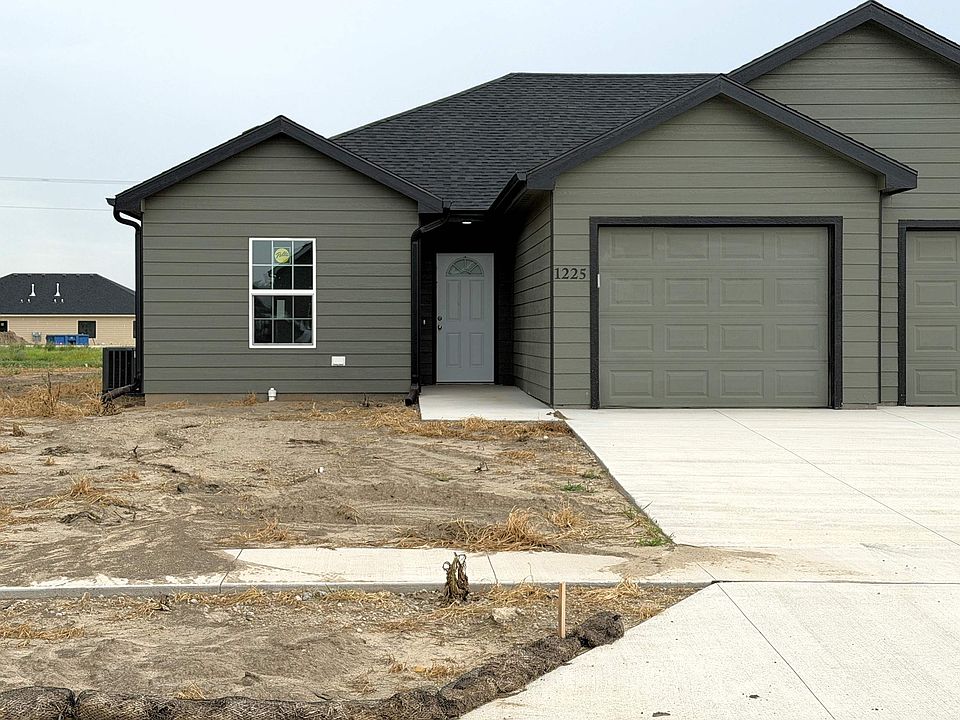 1st image of 1225 Fountain Dr