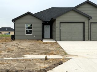 1225 Fountain Dr, Salina, KS 67401