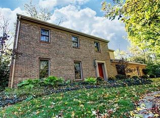 1404 Streamside Dr, Centerville, OH 45459