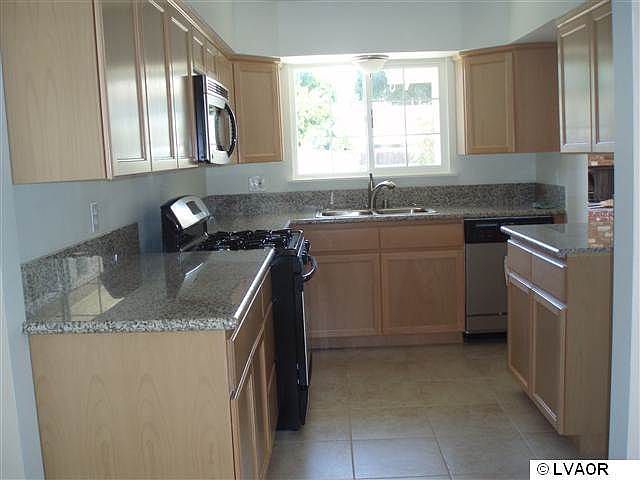 2nd image of 605 N Larkspur St