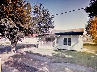 906 6th St, Orange, TX 77630