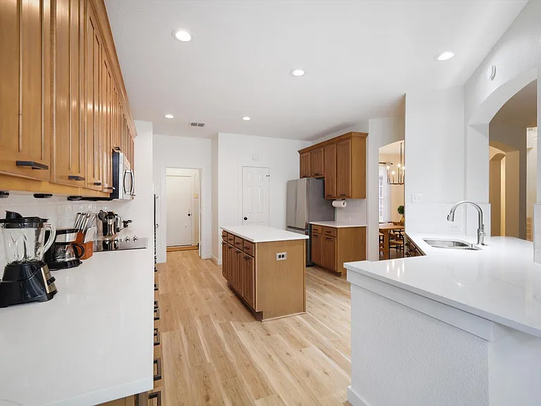 416 Rembert Ct — Photo 15