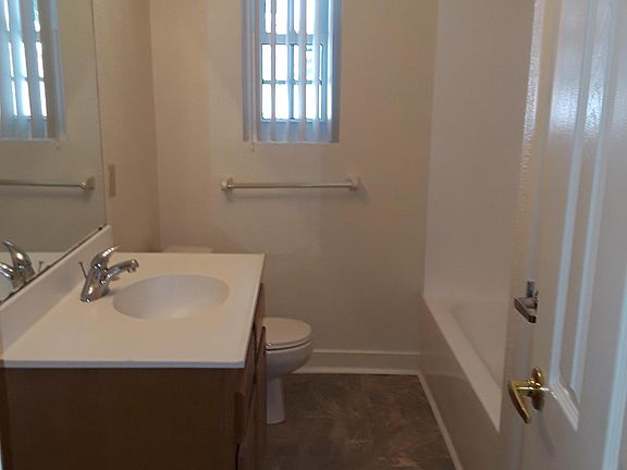 5th image of 9 Sandra Ln