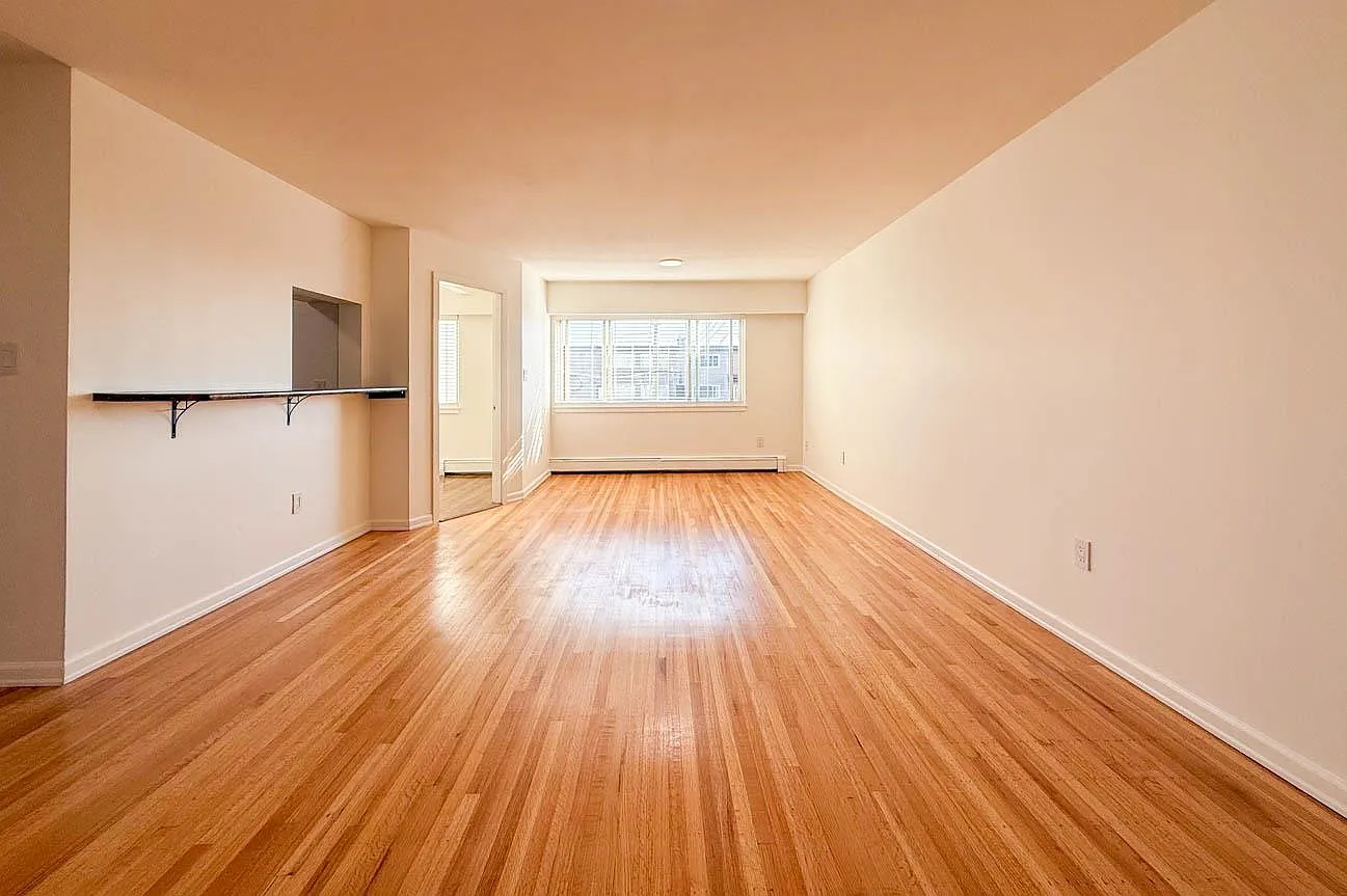 2 bed, 850 sqft, $2,700 — Photo 1