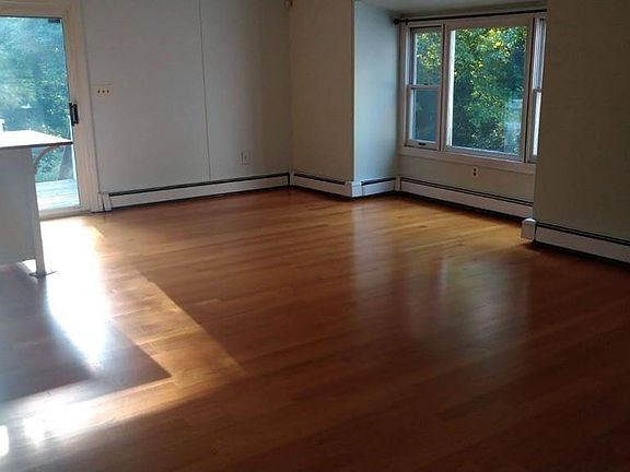 4th image of 465 Laurel St #1