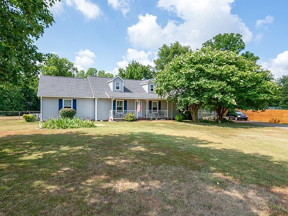 3rd image of 2833 Biggers Dr