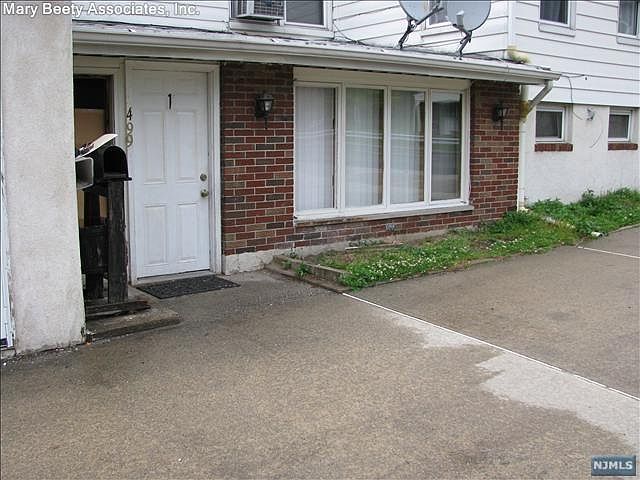 1st image of 499 Midland Ave Floor 1