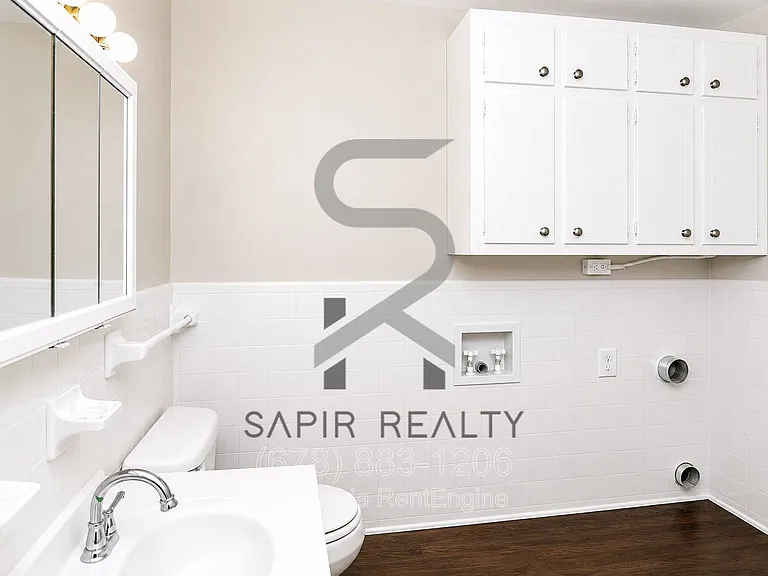 1055 Pine St NE — Photo 12
