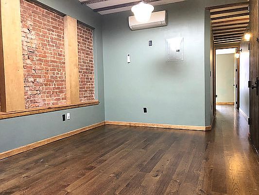2nd image of 185 Montrose Ave #3R