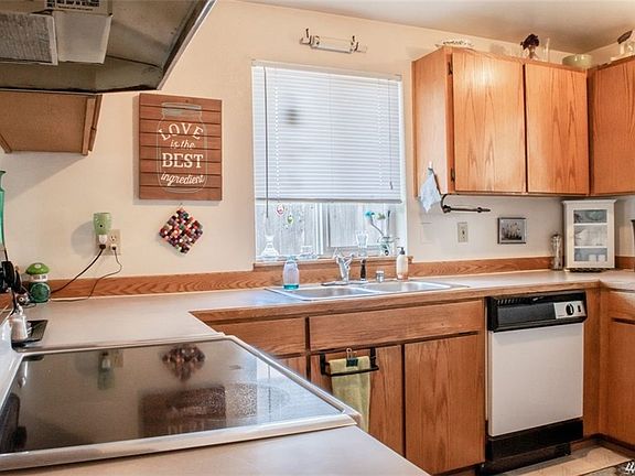 3rd image of 109 47th St NE