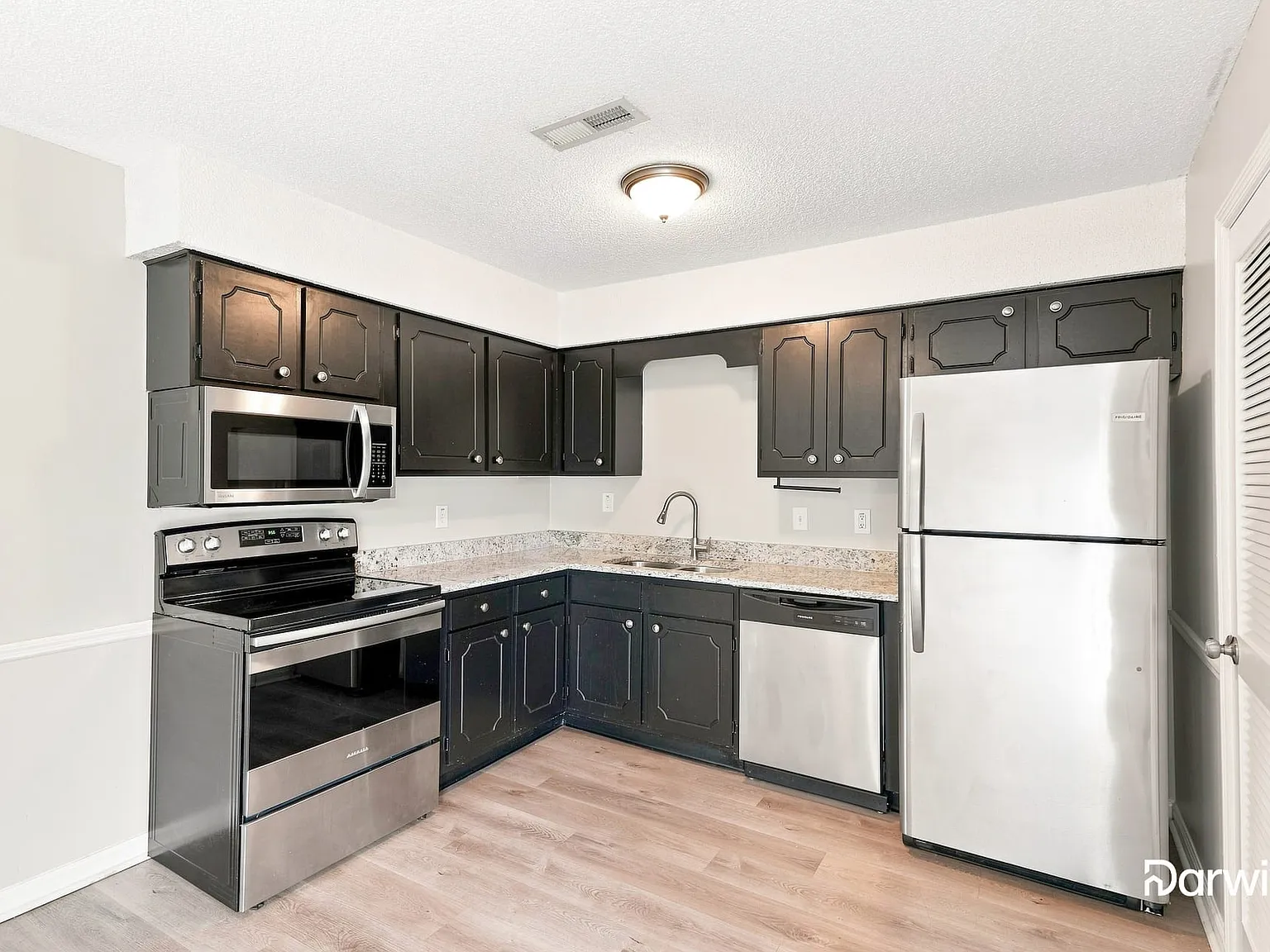 3 bed, 2.0 bath, 1125 sqft, $2,245 — Photo 3