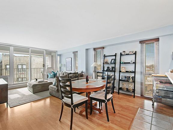 5th image of 1960 N Lincoln Park W APT 604
