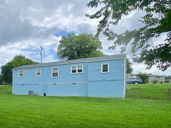 3rd image of 120 Howard Dr