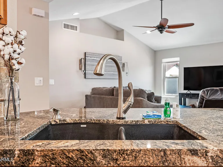 3659 W Elgin St — Photo 17