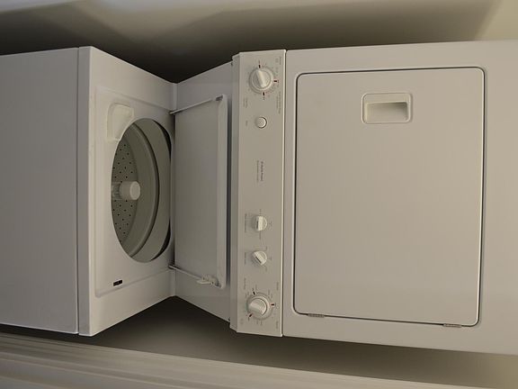 Washer/Dryer included.