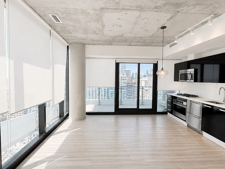 224 King St W #3001 — Photo 3