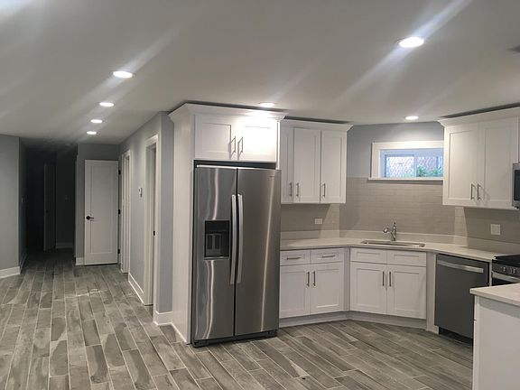 3rd image of 3309 S Emerald Ave #G