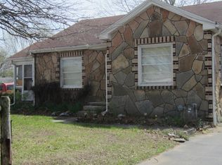 2610 W College Rd, Springfield, MO 65802