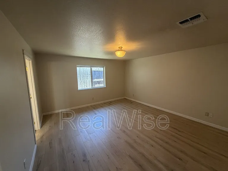 1388 Kellenbeck Ave — Photo 11