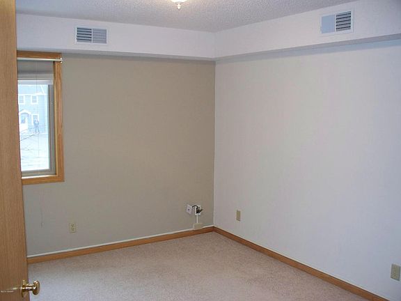5th image of 912 Hawthorne St Unit 104