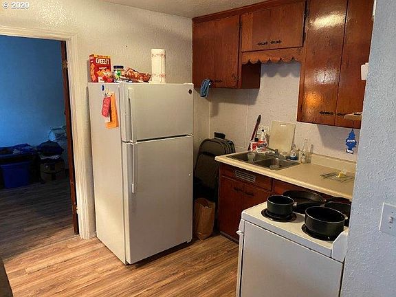 4th image of 776 E 4th Ave