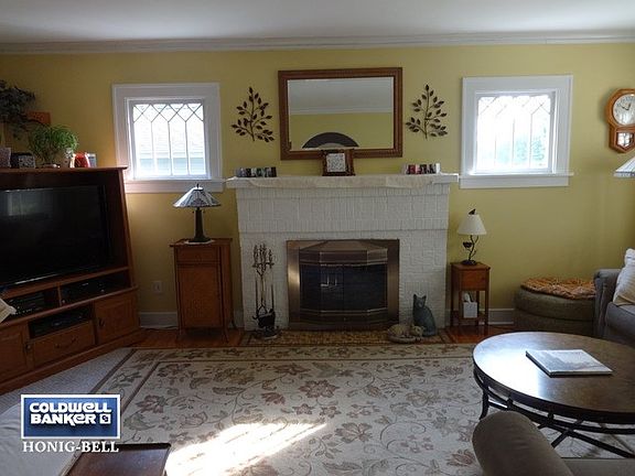 3rd image of 107 Elm Ave