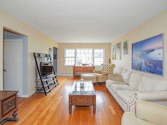 3rd image of 80 Fernwood Ave