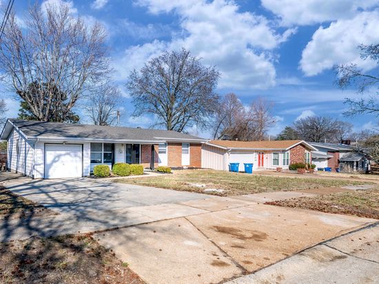 8435 Bridle Spur Dr, Hazelwood, MO 63042