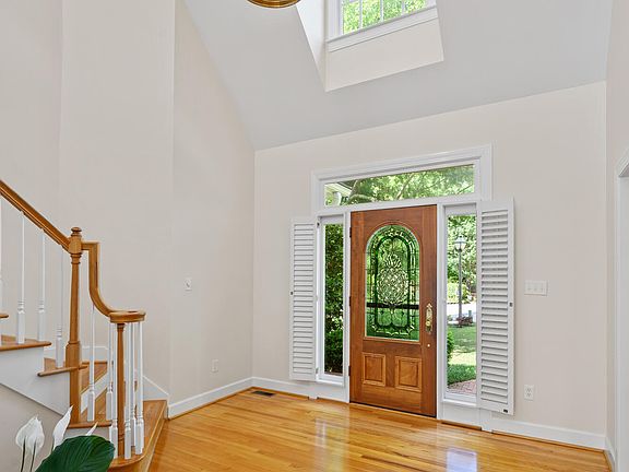 2nd image of 124 Sugarberry Rd