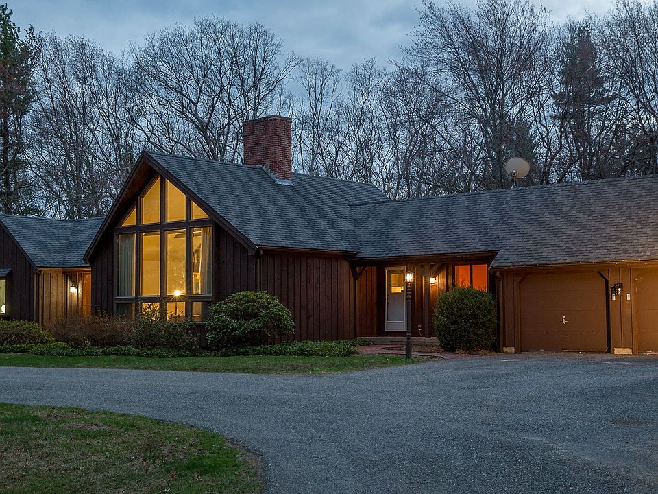 2nd image of 74 Surrey Ln