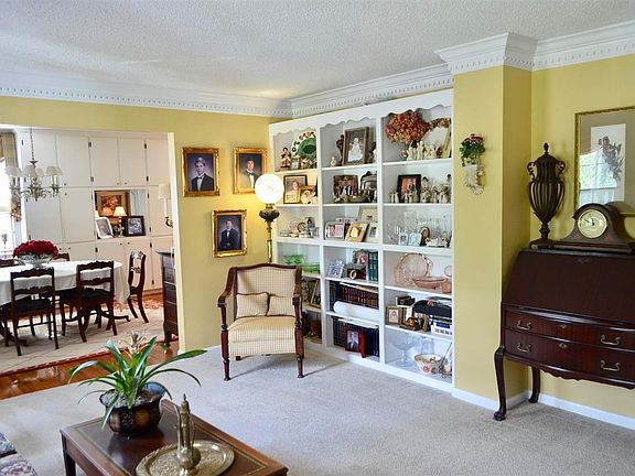 4th image of 313 W Hartwood Dr