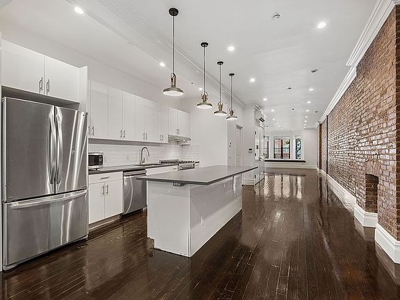 3rd image of 236 W 112th St #2