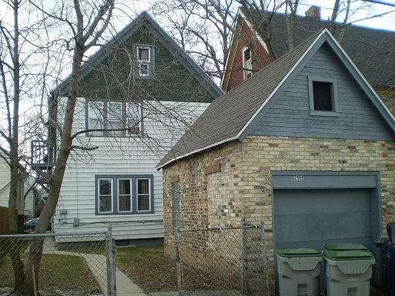 2nd image of 2464 N Bremen St