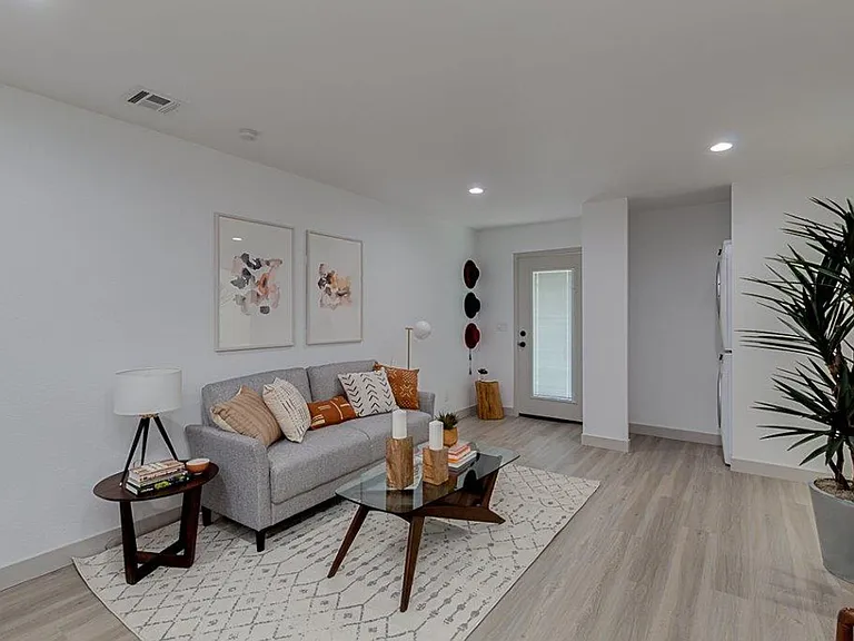 Luxury 2 Bed / 2 Bath Double Primary Apartment Near Old Town Scottsdale | Private Patio + 1 Month... — Photo 18
