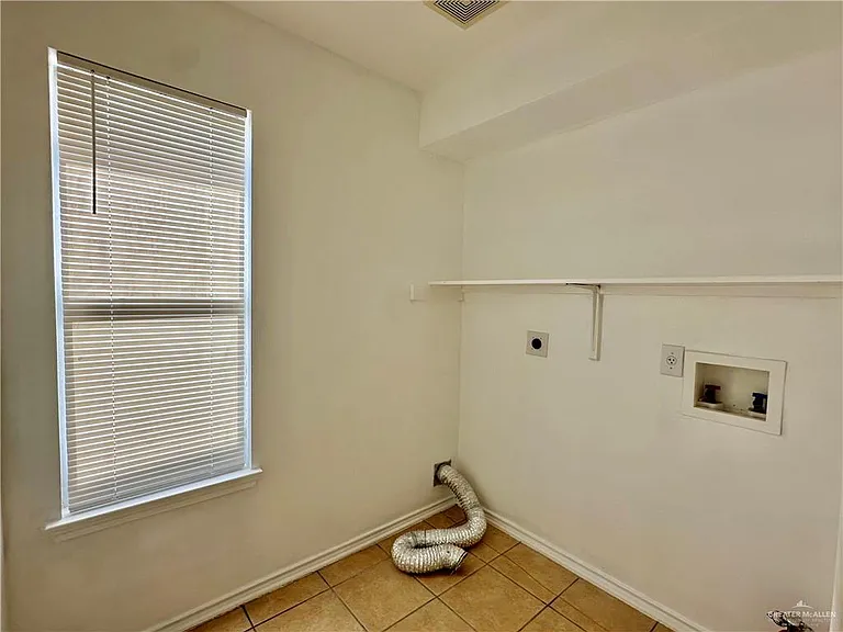 3304 San Fabian St — Photo 14