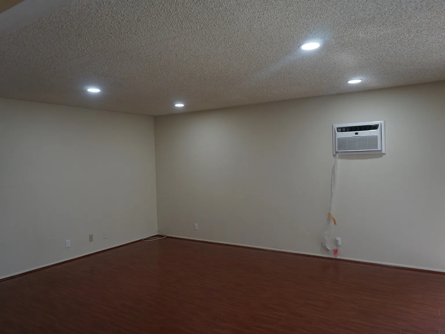 2 bed, 950 sqft, $2,715 — Photo 4