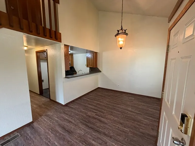 2124 Lonnie Ln — Photo 2