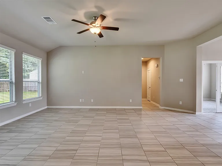 8510 Amber Bend Dr — Photo 26