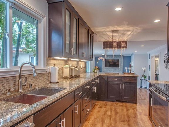 5th image of 212 Coventry Dr