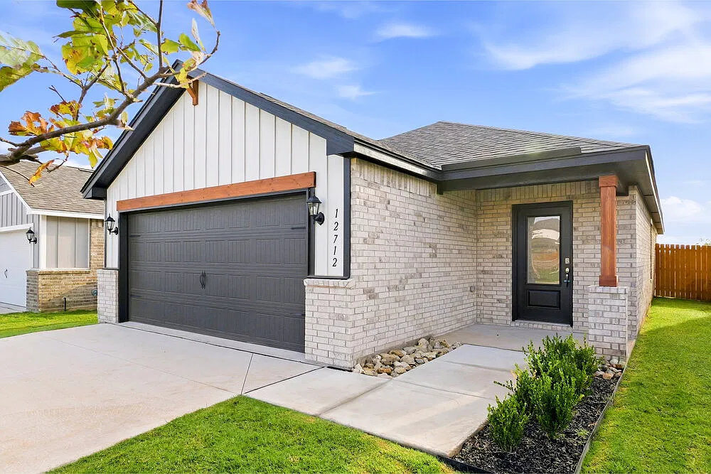 3 bed, 2.0 bath, 1420 sqft, $1,675 — Photo 3