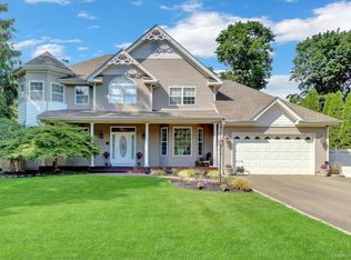 6 Patricks Way, Saint James, NY 11780