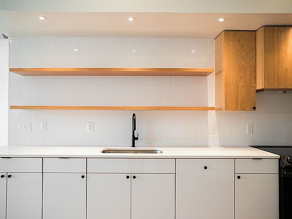 4th image of 133 W Elder St #2