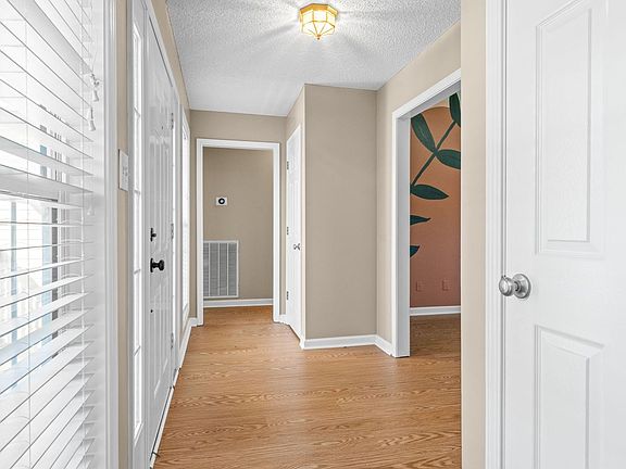5th image of 469 Kristie Michelle Ln