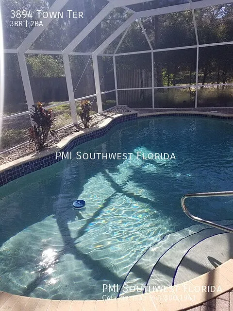 Beautiful 3 bedroom with Fireplace & Pool! — Photo 4