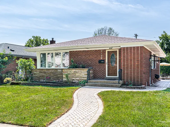 5125 Fairview Ln, Skokie, IL 60077