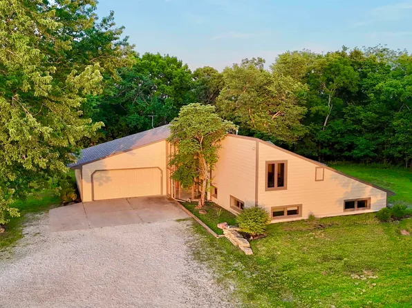 14305 35th St, Perry, KS 66073