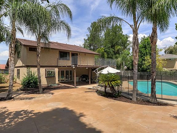 4th image of 1646 Camelot Dr
