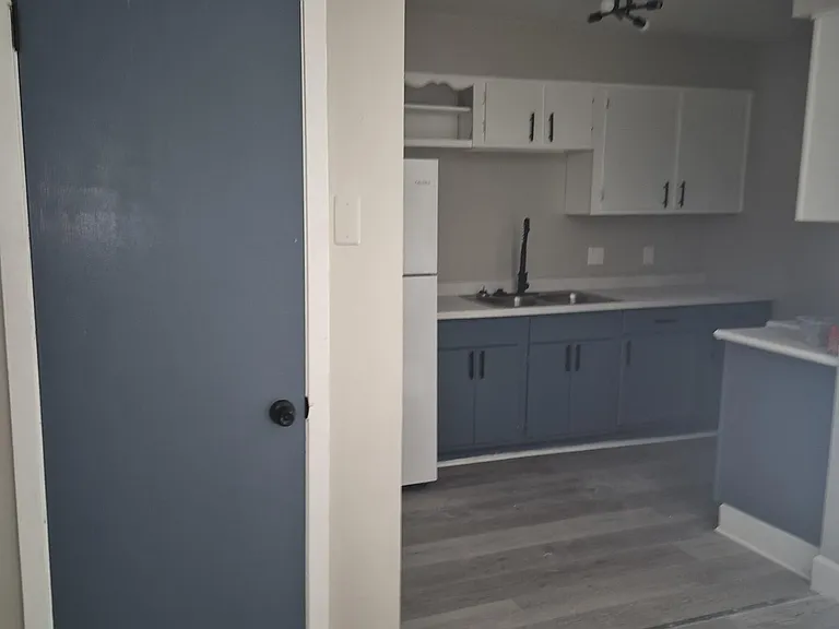 2810 S Poplar St #8 — Photo 4