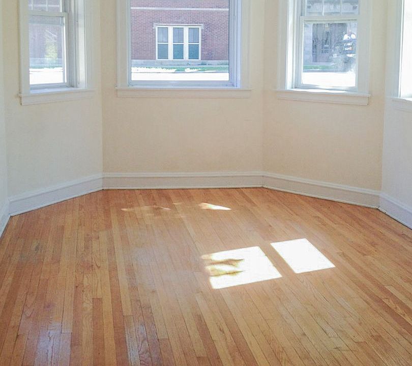 1st image of 2206 W Foster Ave #0